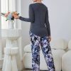 V-neck top and printed pants pajamas - Image 3