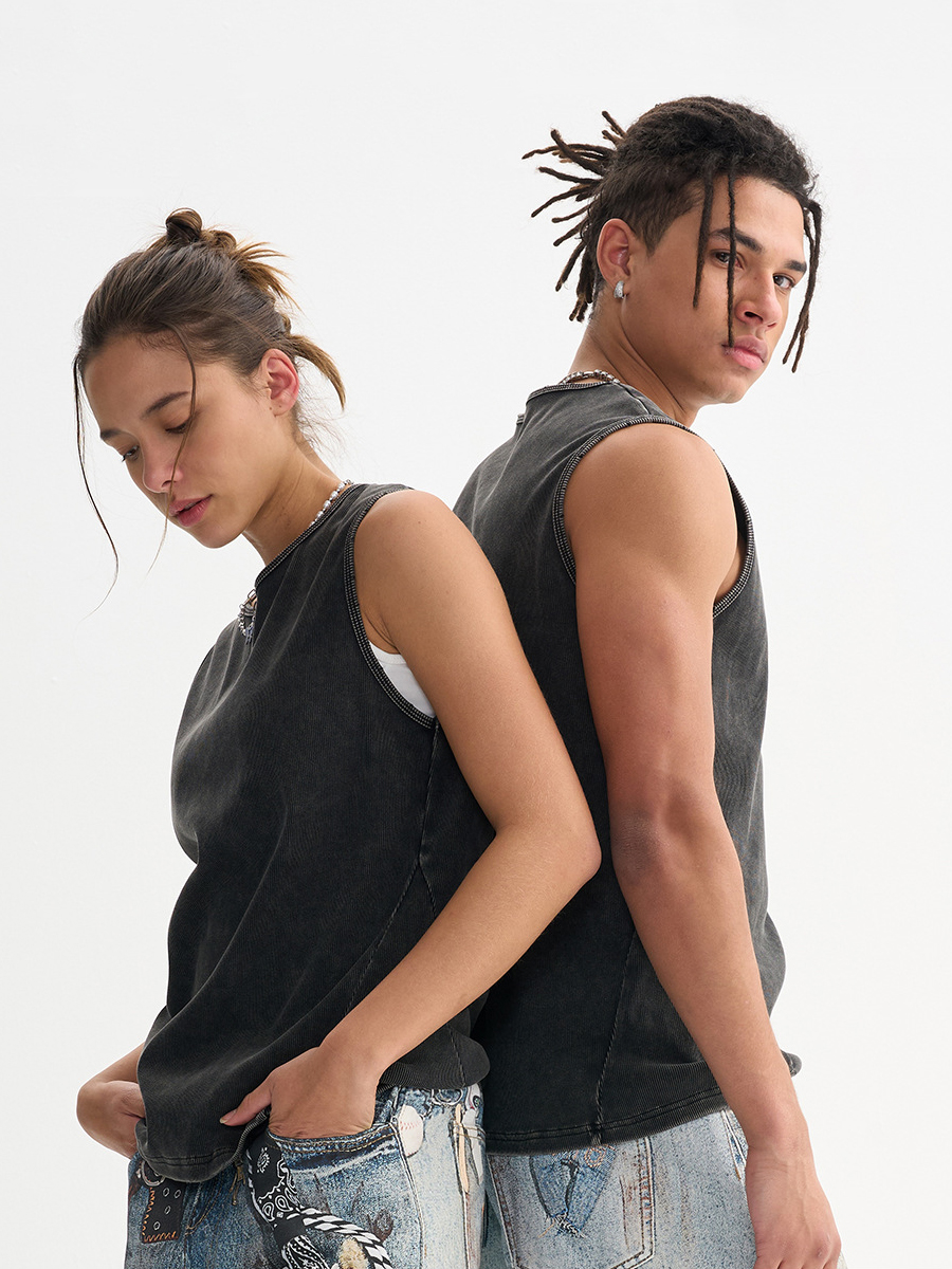 Solid color sleeveless shirt