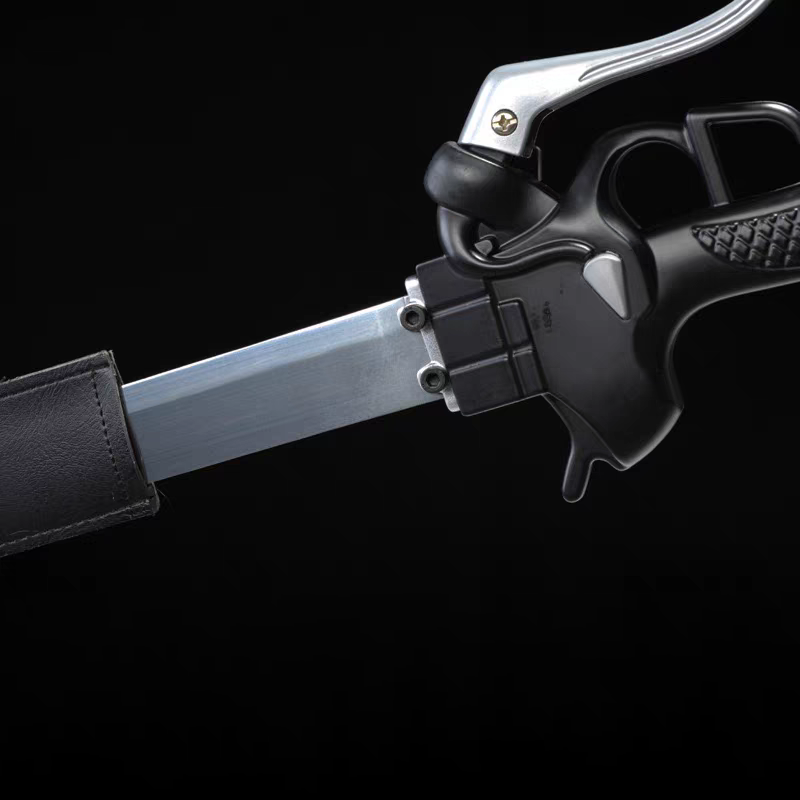 Attack on Titan cosplay prop metal sword - Image 3